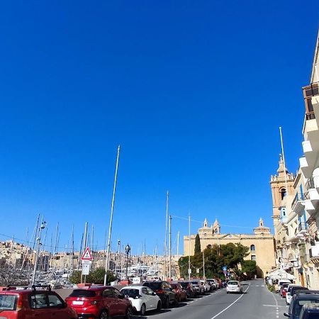 Vittoriosa' Seafront 2 Bed Highly Furnished Apartment Buitenkant foto