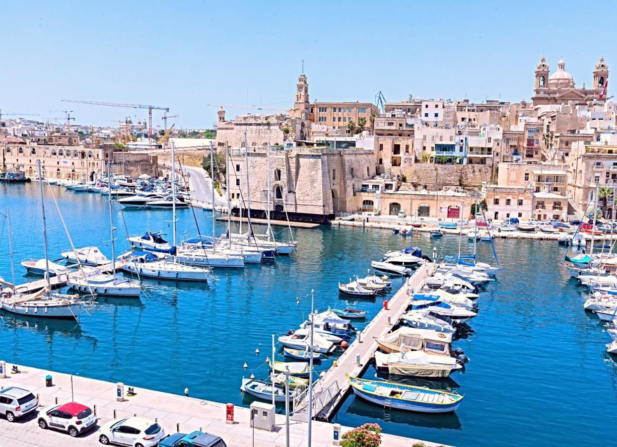 Vittoriosa' Seafront 2 Bed Highly Furnished Apartment Buitenkant foto