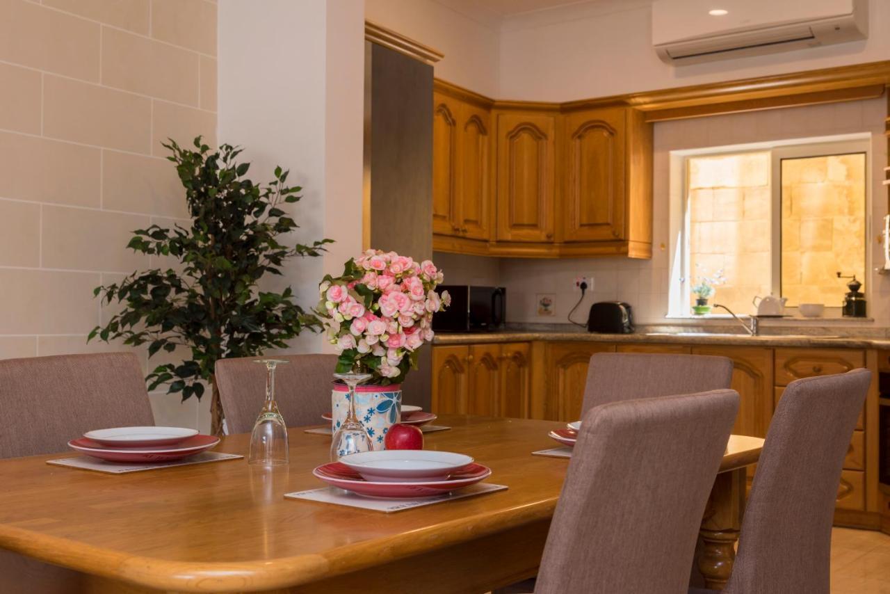 Vittoriosa' Seafront 2 Bed Highly Furnished Apartment Buitenkant foto