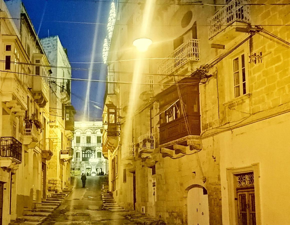 Vittoriosa' Seafront 2 Bed Highly Furnished Apartment Buitenkant foto
