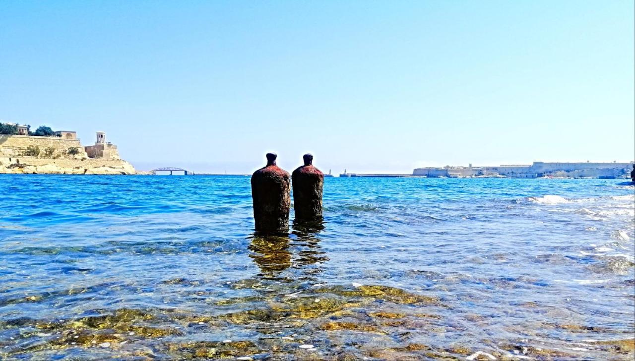 Vittoriosa' Seafront 2 Bed Highly Furnished Apartment Buitenkant foto
