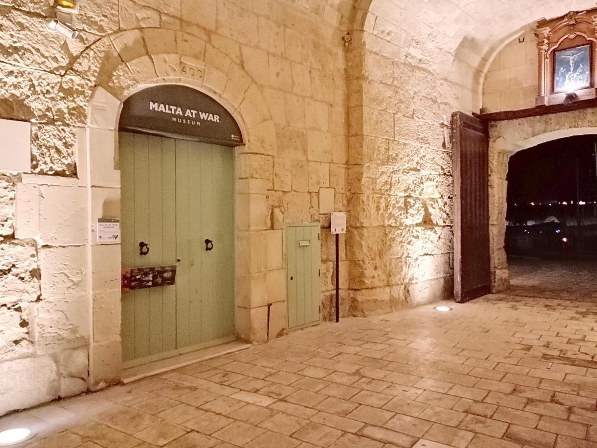Vittoriosa' Seafront 2 Bed Highly Furnished Apartment Buitenkant foto