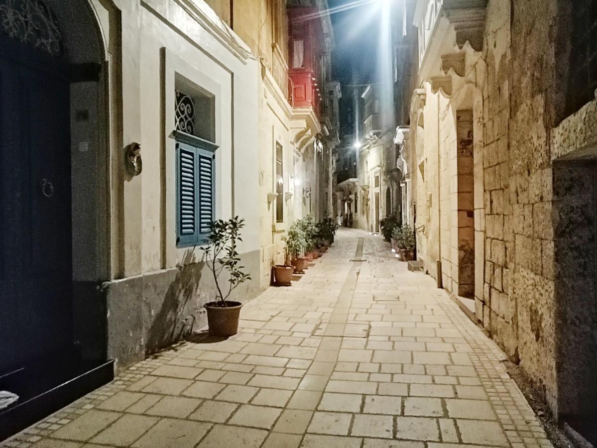 Vittoriosa' Seafront 2 Bed Highly Furnished Apartment Buitenkant foto