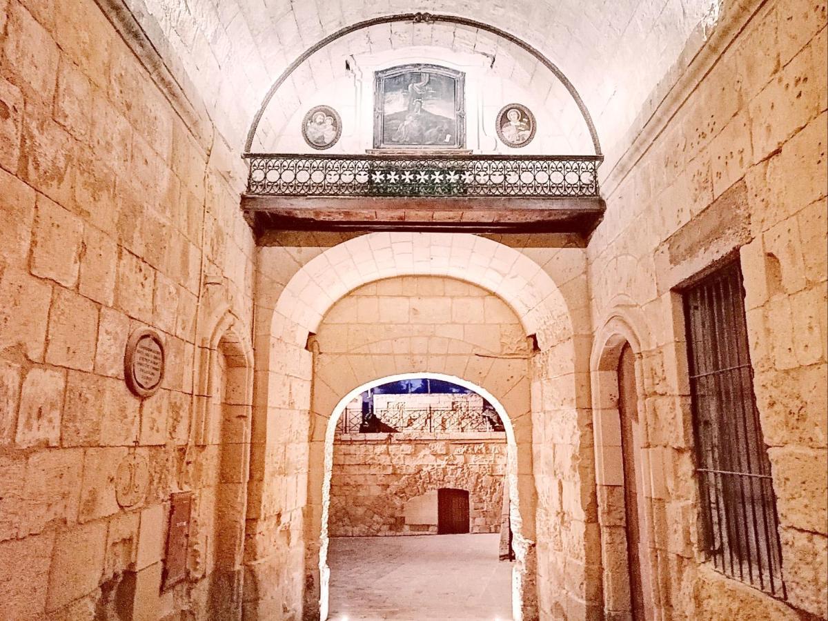 Vittoriosa' Seafront 2 Bed Highly Furnished Apartment Buitenkant foto