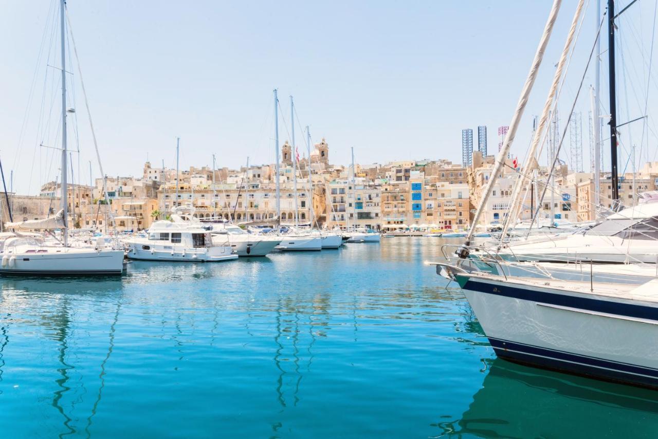 Vittoriosa' Seafront 2 Bed Highly Furnished Apartment Buitenkant foto