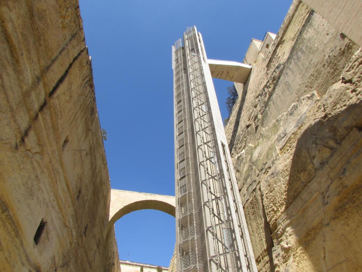 Vittoriosa' Seafront 2 Bed Highly Furnished Apartment Buitenkant foto
