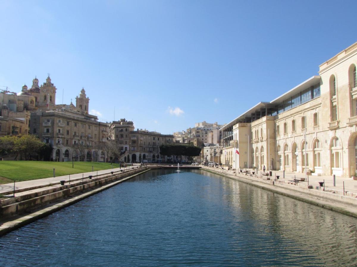 Vittoriosa' Seafront 2 Bed Highly Furnished Apartment Buitenkant foto