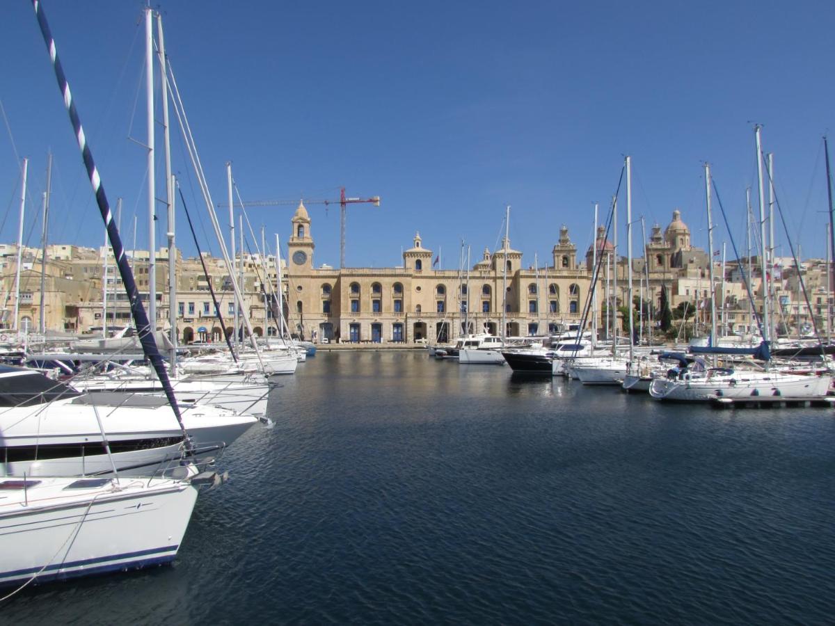 Vittoriosa' Seafront 2 Bed Highly Furnished Apartment Buitenkant foto