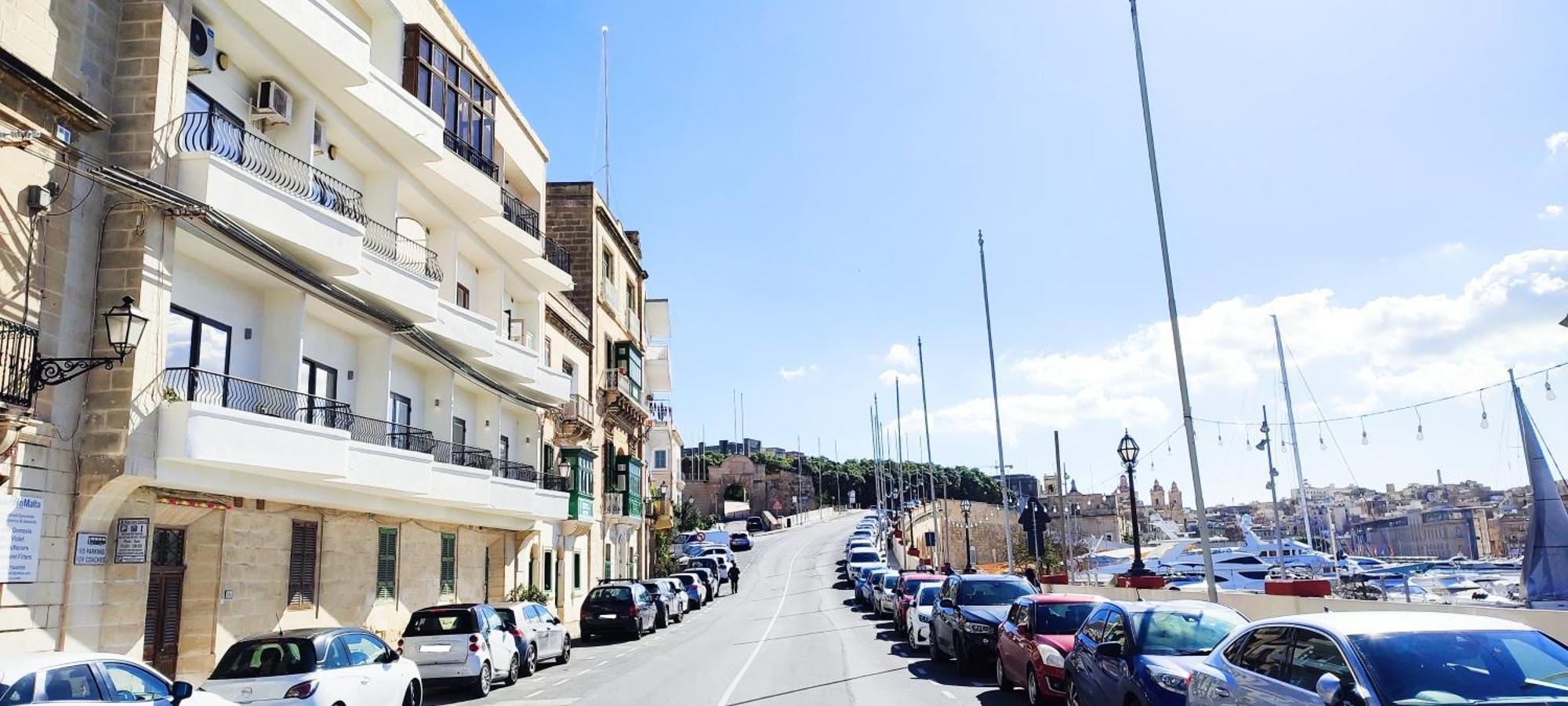 Vittoriosa' Seafront 2 Bed Highly Furnished Apartment Buitenkant foto