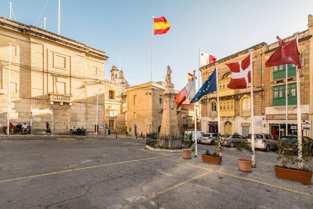 Vittoriosa' Seafront 2 Bed Highly Furnished Apartment Buitenkant foto