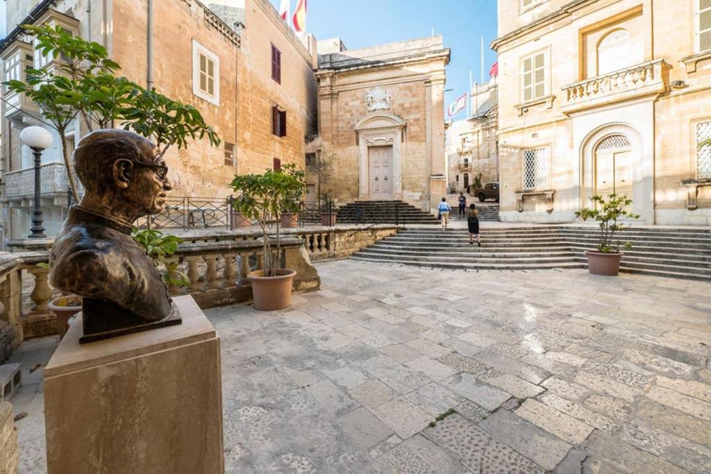 Vittoriosa' Seafront 2 Bed Highly Furnished Apartment Buitenkant foto