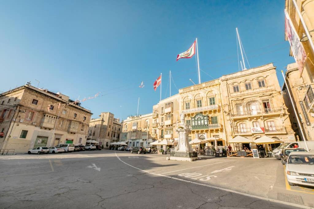 Vittoriosa' Seafront 2 Bed Highly Furnished Apartment Buitenkant foto